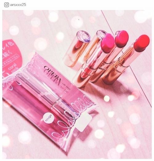 【話題のコスメ】うるツヤが長続き!OPERAの”花嫁リップ”に夢中/arsxxx25さんのInstagramより
