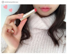 透け感うるツヤ発色/mimitanxpinkroseさんのInstagramより