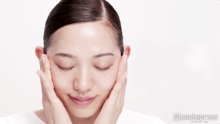 秋冬こそチャンスなのに…美白、お休みしてません? “ひんやりとろける”新感覚美白クリームに注目!