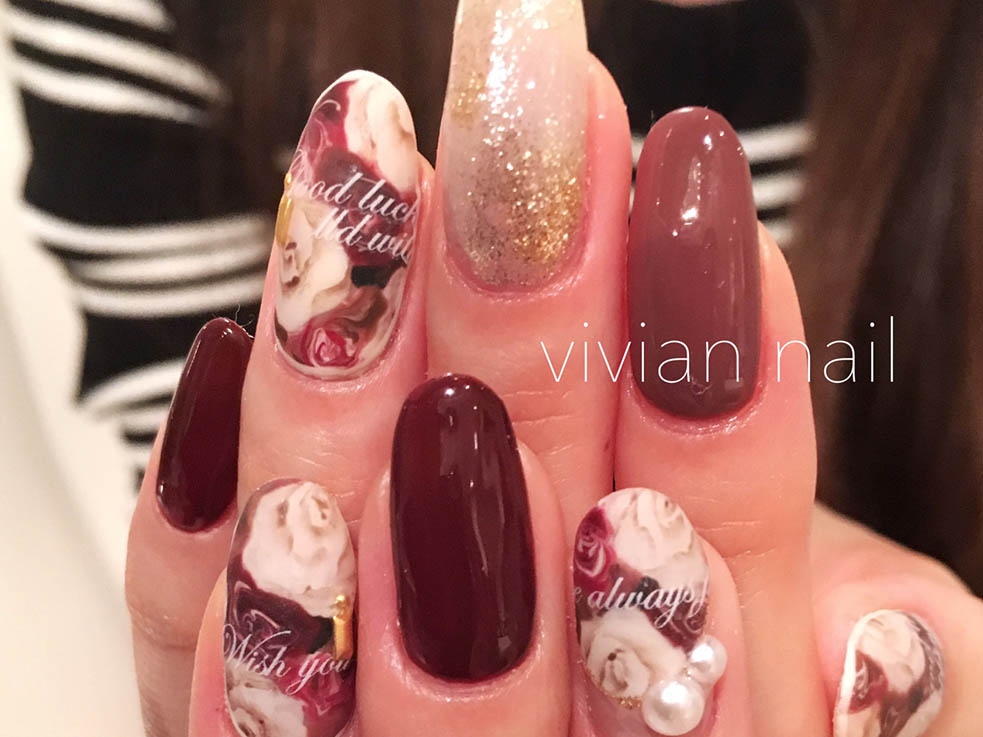 ボルドーカラーには、アンティークローズアートがぴったり