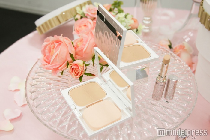 ESPRIQUE ピュアスキンパクト UV（SPF26/PA+++） ／全7色 ／各2,800円（税抜）（C）モデルプレス