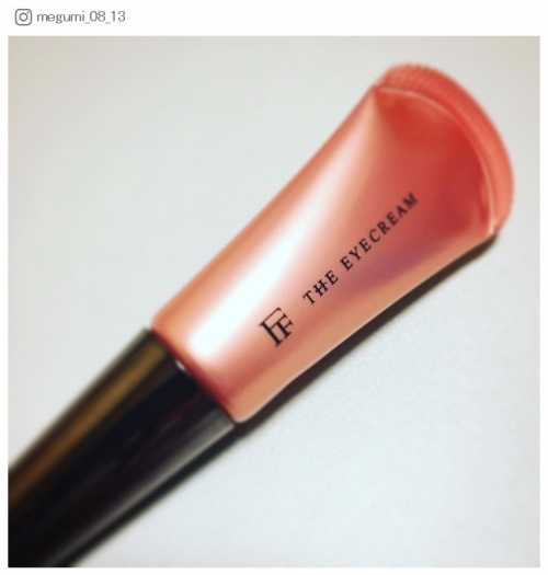 【フローフシ・THE EYE CREAM】凝り固まった目元の筋肉をほぐして保湿成分と美容液成分を届けます／megumi_08_13さんのInstagramより