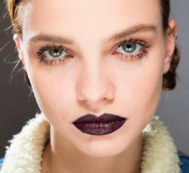 じつはそのメイク、おばさんメイクなんです...。残念ポイントはココ！