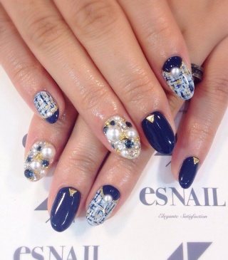 キラキラたっぷりの特別感あふれるネイル!これからの季節にぴったり(画像提供:esNAIL)