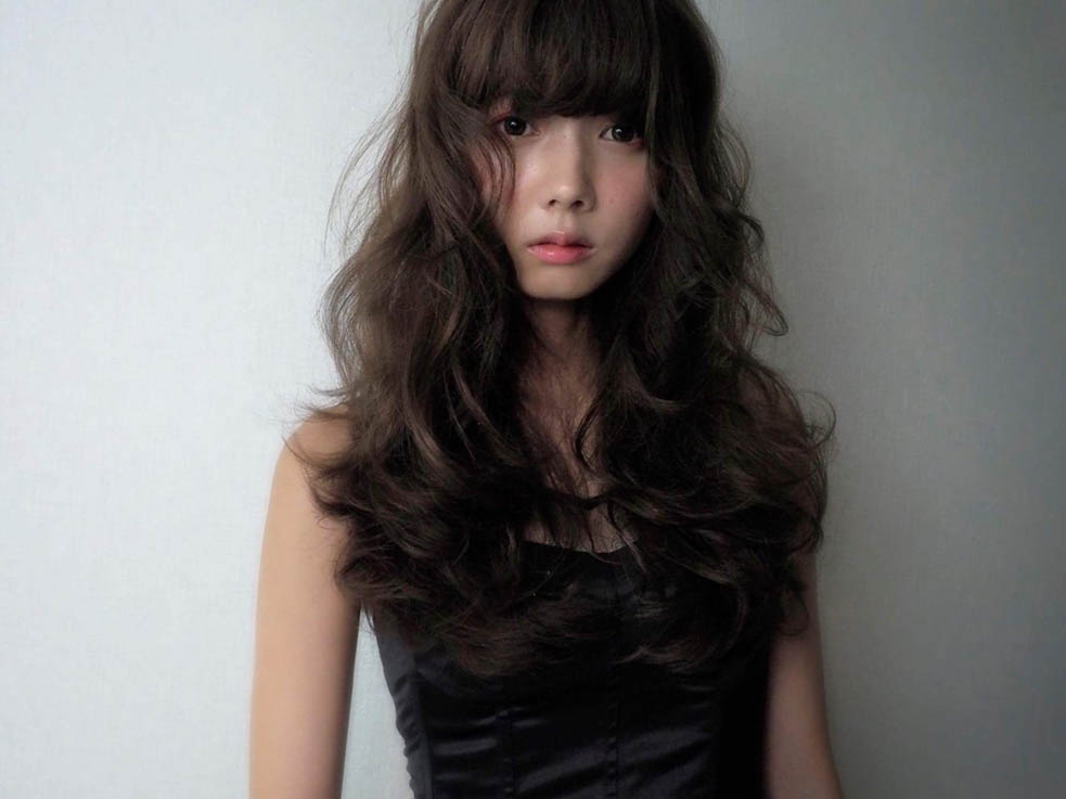 目の上ギリギリ巻きすぎずにチョイ重バング