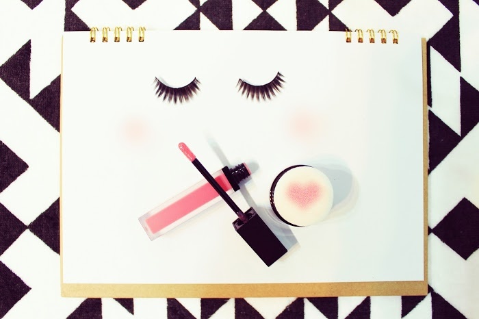 ふんわり丸チークで可愛らしさを演出／photo by GIRLY DROP