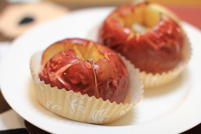 焼けば甘さもアップ／焼きりんごby Yutaka Fujiki 