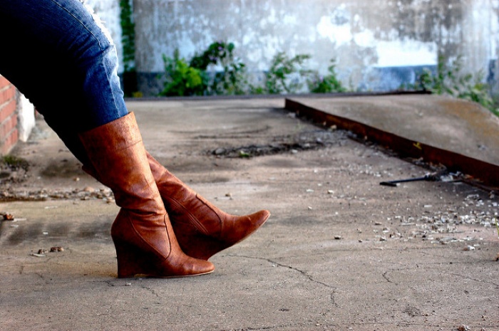 今すぐブーツを脱いでも大丈夫？足のにおいのケア対策(these boots by katherine_hitt)