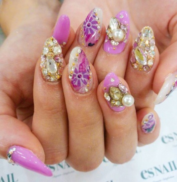 定番の和柄を贅沢に使って雰囲気から楽しむ！（画像提供：esNAIL）