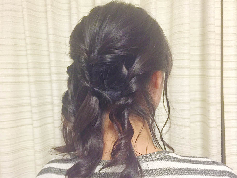 ③両サイドをツイスト編み込みにしていきます