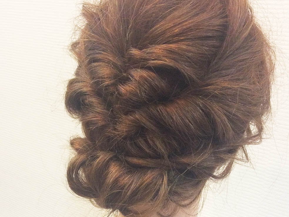 くるりんぱとねじりだけで作る簡単「ゆるふわアップ」アレンジ♪