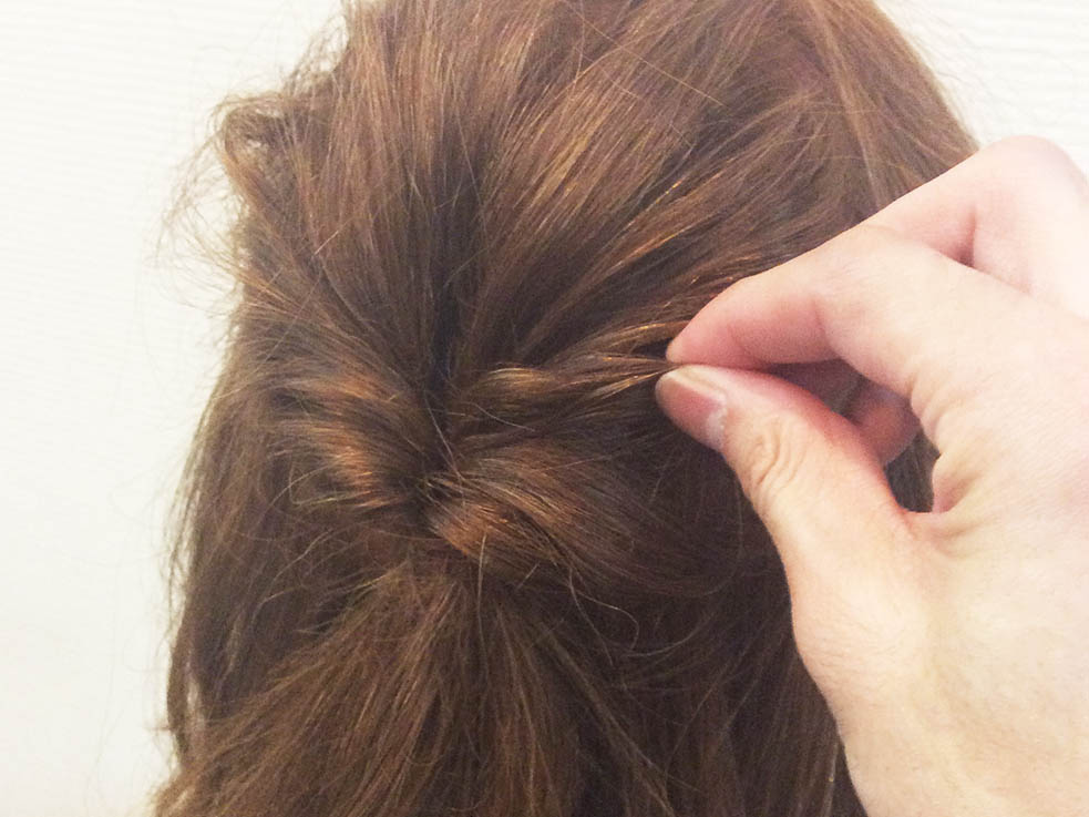 フワっとほぐすのがポイント！ゆるふわアップアレンジの作り方♪