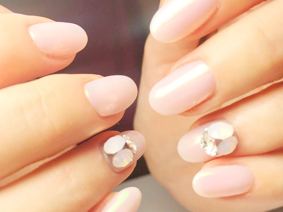 重要なのはデザイン？カラー？美しい指先に見せるためのネイル選びとは？