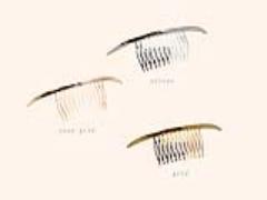 便利なコームはゆる～いヘアアレンジを、より素敵にしてくれる