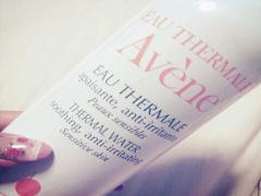 オフィスで女子度をキープ！置きたいコスメNO1の万能スプレー