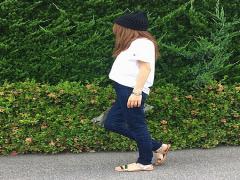 美脚コーデには細身デニムを。気になるボディラインは3つのkeywordで隠しましょ♡