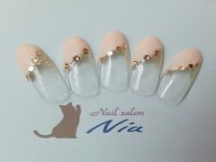 キラキラのストーンがポイント！可愛いネイルデザイン集♡