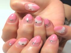 まるっとキュート♡短い爪でもかわいらしさ満点の丸フレンチ