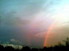 『虹の輝きを足元に咲かせよう。』7色ネイルで見ているだけでシアワセ気分。