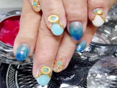 ビーチで目立っちゃう！マニキュアビーチネイルにトライ♡