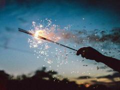 今年の夏、『手持ち花火』にこだわってみては？少し変わった特別な花火3選