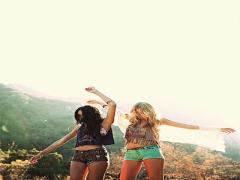 70sスタイルに絶対ハマる！『 ビーズ・フェザー・ターコイズ・シルバー 』 4つのアクセサリ