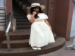 大人可愛いロングワンピースコーデで海へ遊びに行こう！