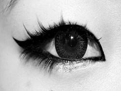 合言葉は"ネイビー"♡囲み目でつくる甘キュンアイズ！