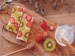 宝石箱のような美しさ。話題の朝食「フルーツオープンサンド」