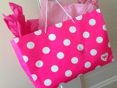 定番ネイルが大変身！夏のドットネイルはクリアベースと合わせて涼しげに。