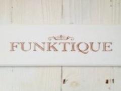 NIKE✔️の逆さマーク？ 巷でうわさの『 TSU 』ソックスが可愛くて気になる！