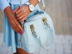 透ける感じがツボ。クリアバッグで夏の小物使いは完璧◎