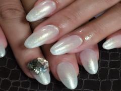 せっかくだから♡特別さが映える”花嫁ネイル”