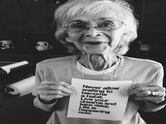 老け顔さん必見！下まぶたのたるみ改善方法◎後悔する前に早めのケアをしよう。