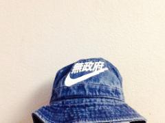 今欲しいのはラフな印象。バケットハットコーデで抜け感のある雰囲気に。