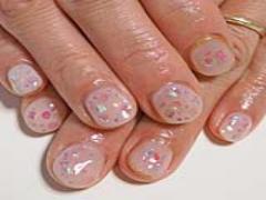 太陽を味方に付けてキラッ♢クリアor乳白色のシェルネイルカタログ