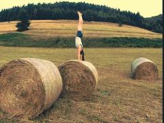 逆立ちダイエットの全貌解明！嬉しい効果もたくさんなんです♡