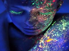 今まで挑戦しずらかった蛍光カラー。さりげなく足元に取り入れちゃおう！