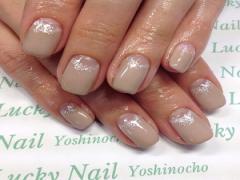 いつもよりちょっとおしゃれに♪逆フレンチネイルでデザインを遊ぼ♡