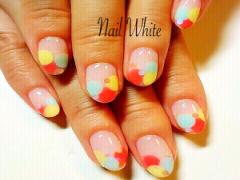 時期は梅雨。指先にもカラフルな雨を降らせましょ♡カラフルなドットネイルカタログ