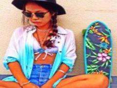 キャメル×ホワイトで夏の大人見えコーデを提案！ワンランク上のおしゃれを。