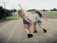 田舎出身あるある『人混みの中うまく歩けない問題』解決法、教えます。