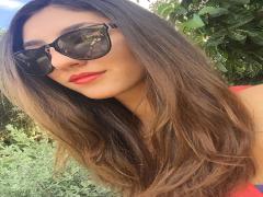 メイク上手は知っていた。「お蔵入り口紅」が「主役級アイテム」に変わるプロの裏テク