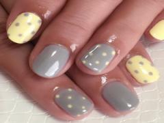 可愛いも大人っぽさも手に入る♪ドット柄のジェルネイル♡