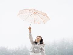 いや〜なこの時期もるんるんに♩今しか楽しめない”梅雨ネイル”は遊びゴコロ満点