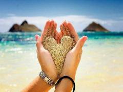 砂浜にメッセージを刻もう！素敵な足跡が残せるオリジナルビーチサンダル♡