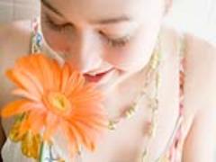 王道のピンクだけじゃない♡夏のモテガールはメイクも香りも”オレンジ”！