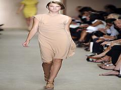 指先も髪も洋服も。“ヌーディーカラー”を纏って大人の色気を持つオンナになる