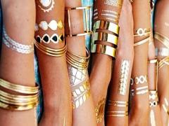 夏、大流行予感のFlash Tattoos　海外女子はここに貼る♡