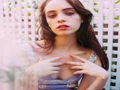 目もとで差がつくお洒落事情。ブルー×ピンクのカラーメイクで魅惑的なワタシを作る